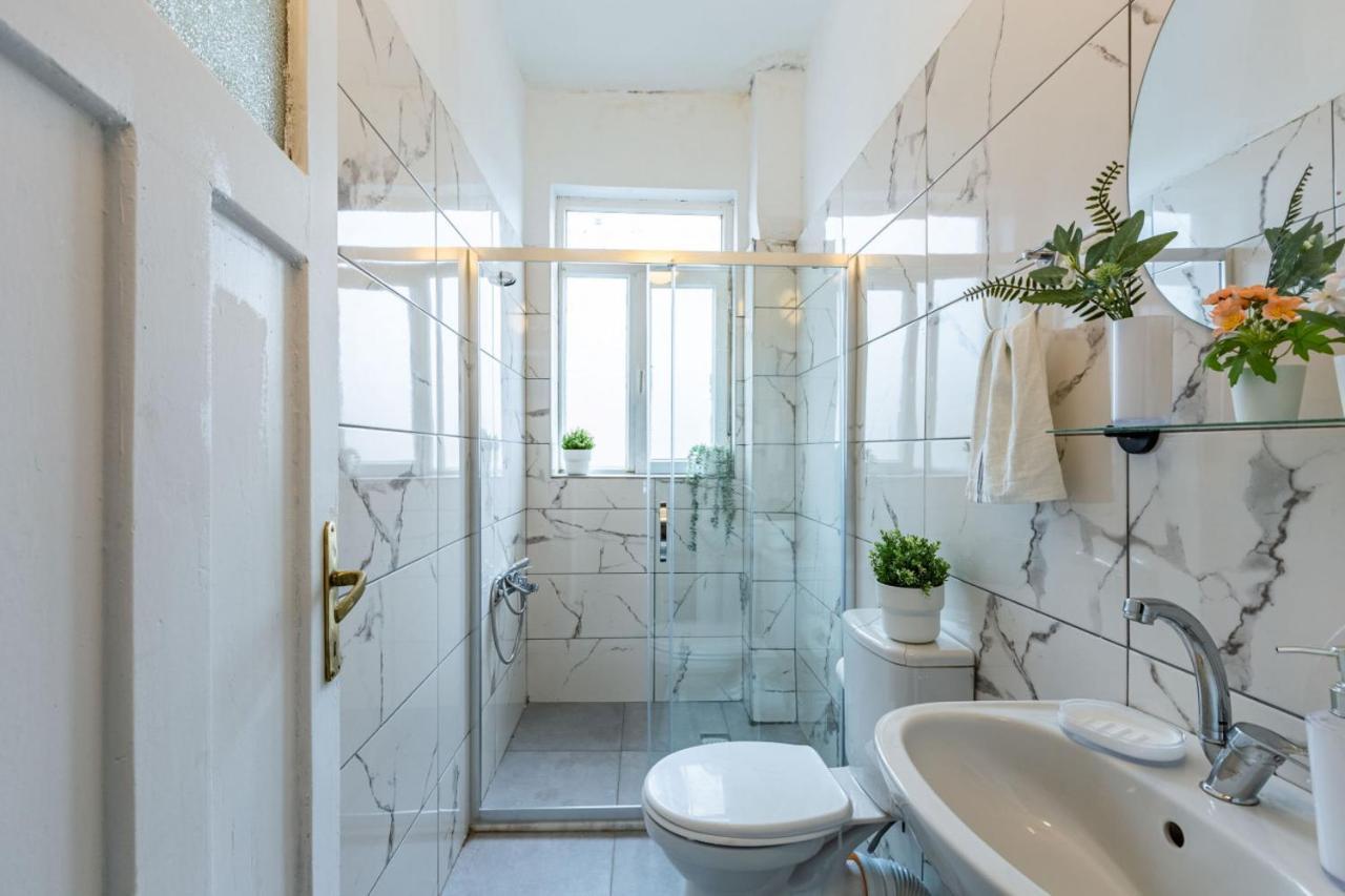 Апартаменты Colorful Flat With Excellent Location Near Trendy Attractions In Kadikoy Стамбул Экстерьер фото